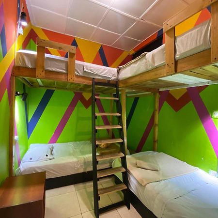 Lienzo Hostel And Mural Art Museum Попаян Екстериор снимка