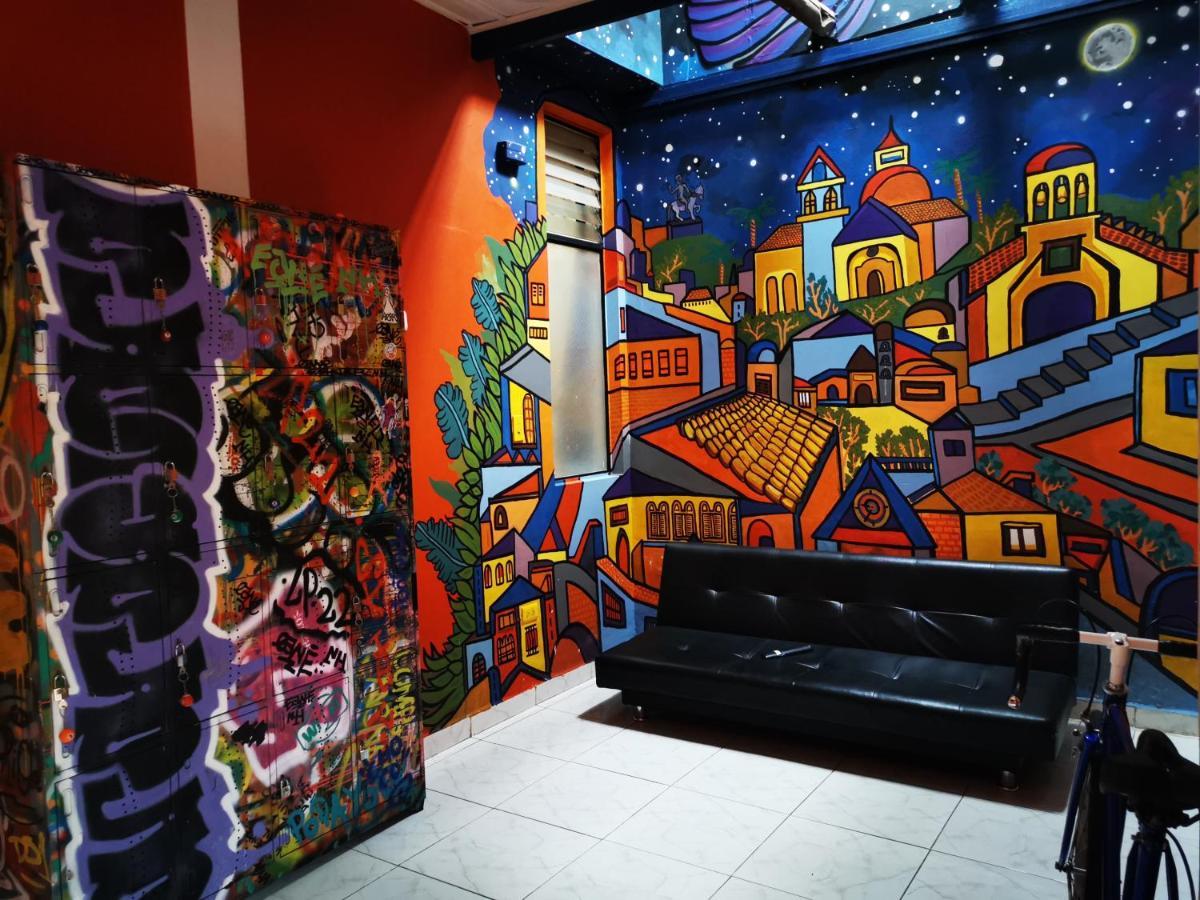 Lienzo Hostel And Mural Art Museum Попаян Екстериор снимка