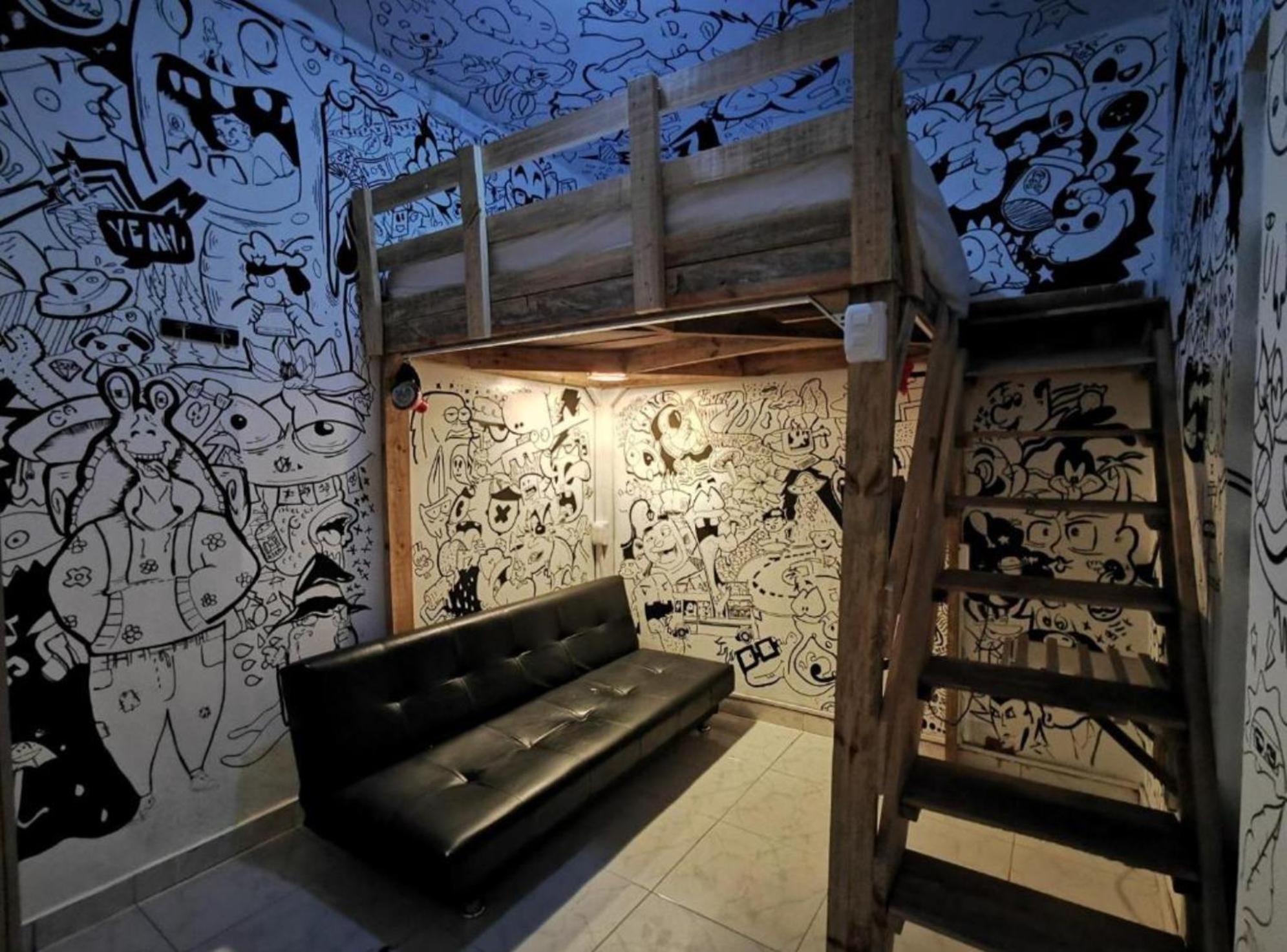 Lienzo Hostel And Mural Art Museum Попаян Екстериор снимка