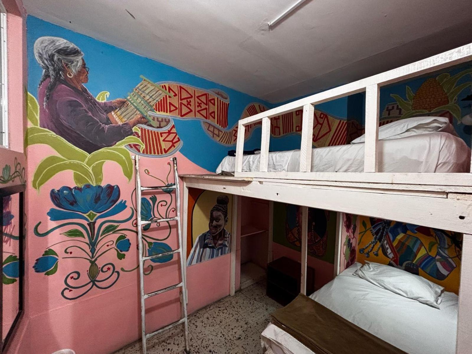 Lienzo Hostel And Mural Art Museum Попаян Екстериор снимка