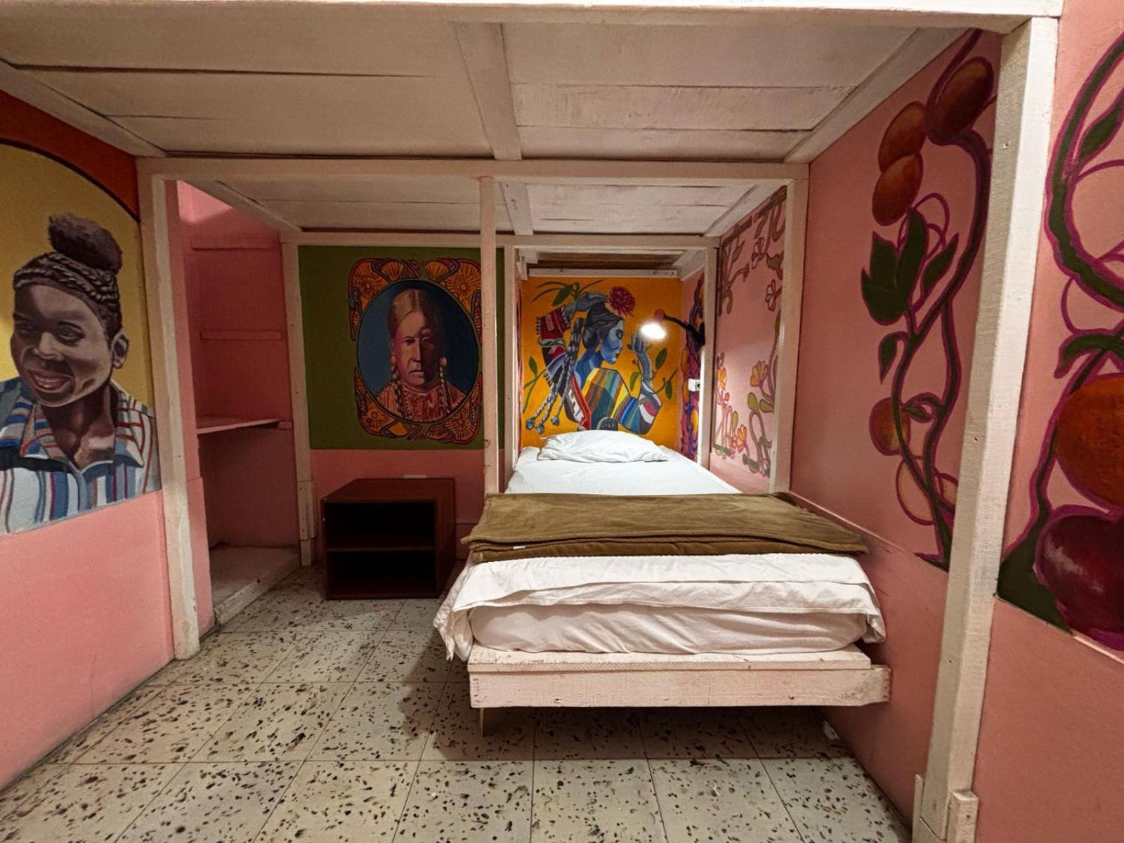 Lienzo Hostel And Mural Art Museum Попаян Екстериор снимка